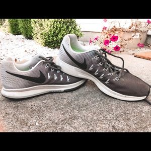 Nike Tennis Shoes